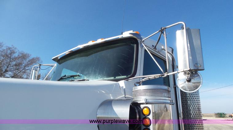 image for item K6951 2005 Kenworth W900L semi truck