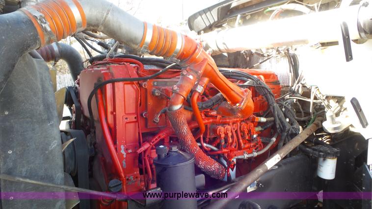 image for item K6951 2005 Kenworth W900L semi truck