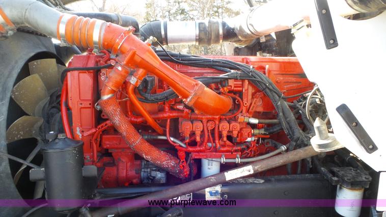 image for item K6951 2005 Kenworth W900L semi truck