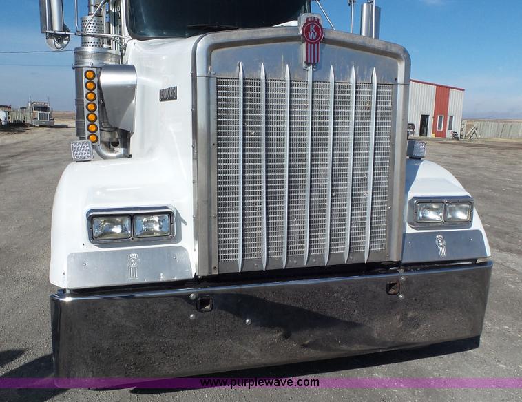 image for item K6951 2005 Kenworth W900L semi truck