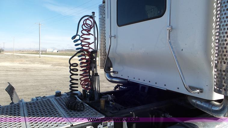 image for item K6951 2005 Kenworth W900L semi truck