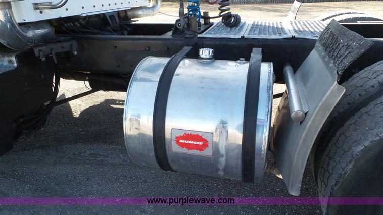 image for item K6951 2005 Kenworth W900L semi truck