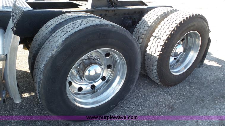 image for item K6951 2005 Kenworth W900L semi truck