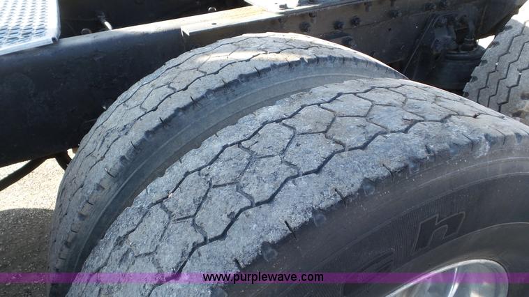 image for item K6951 2005 Kenworth W900L semi truck