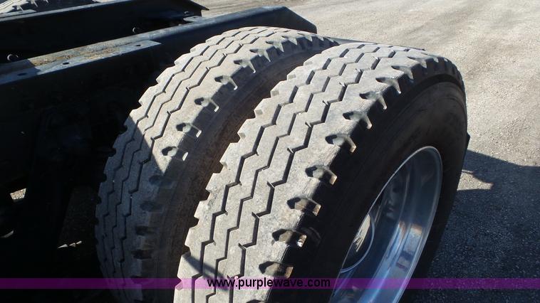 image for item K6951 2005 Kenworth W900L semi truck