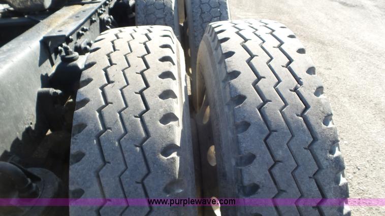 image for item K6951 2005 Kenworth W900L semi truck