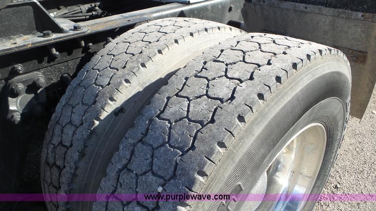 image for item K6951 2005 Kenworth W900L semi truck