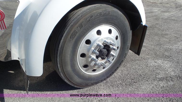 image for item K6951 2005 Kenworth W900L semi truck