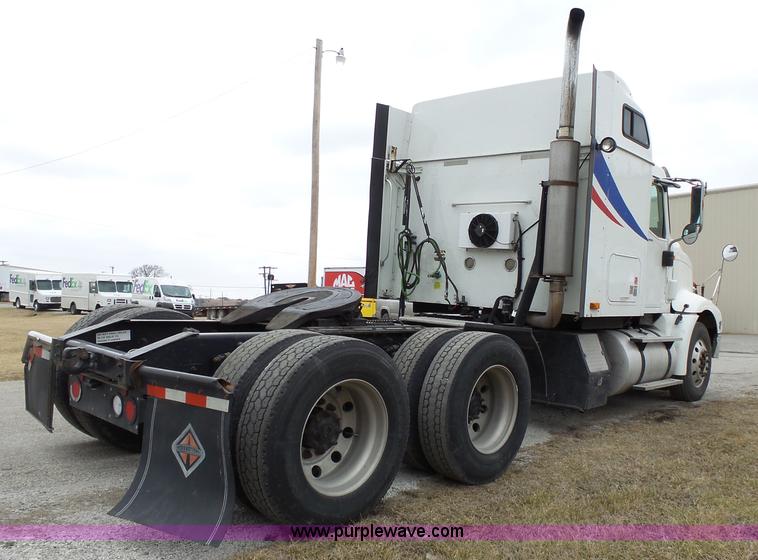 image for item L3663 2007 International 9400i semi truck