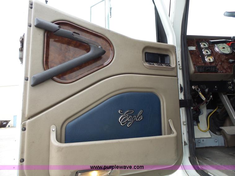 image for item L3663 2007 International 9400i semi truck