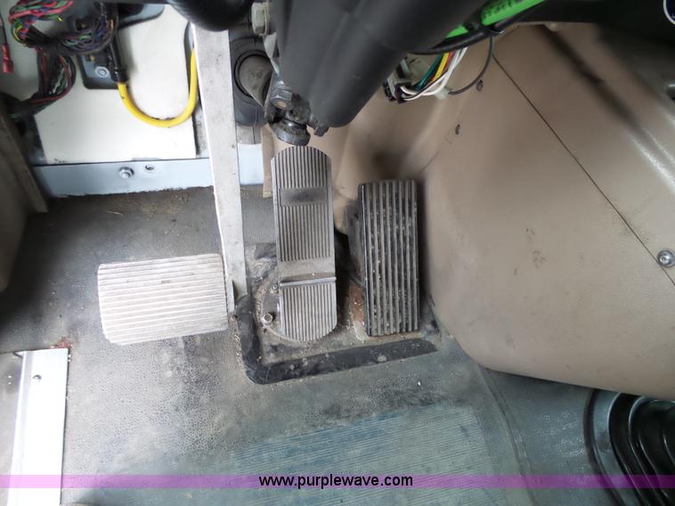 image for item L3663 2007 International 9400i semi truck