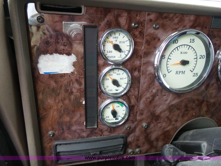 image for item L3663 2007 International 9400i semi truck