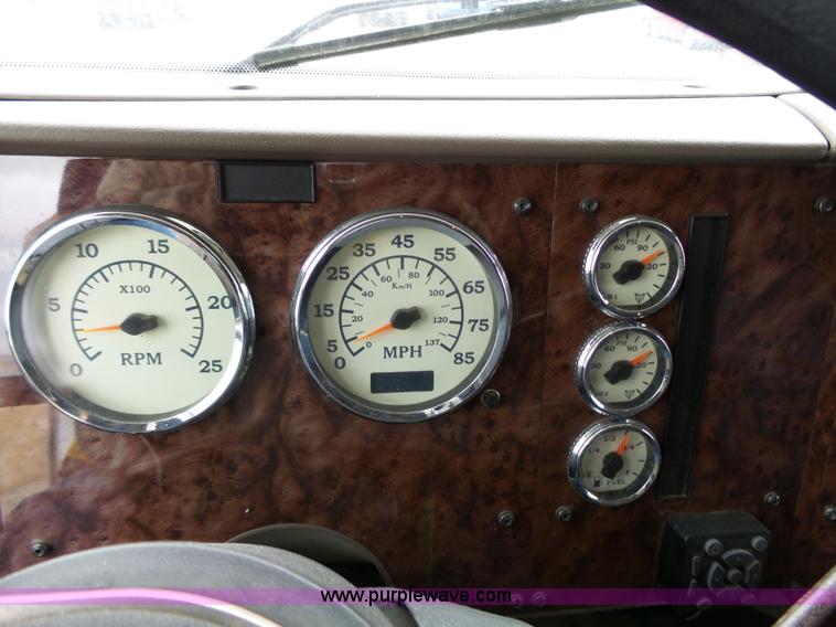 image for item L3663 2007 International 9400i semi truck