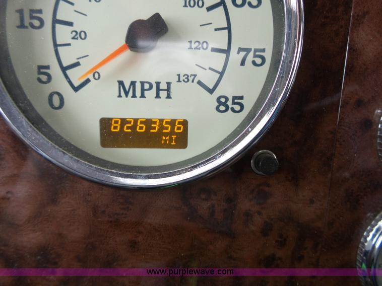 image for item L3663 2007 International 9400i semi truck