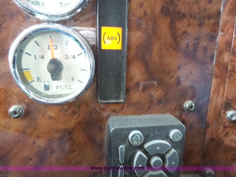 image for item L3663 2007 International 9400i semi truck