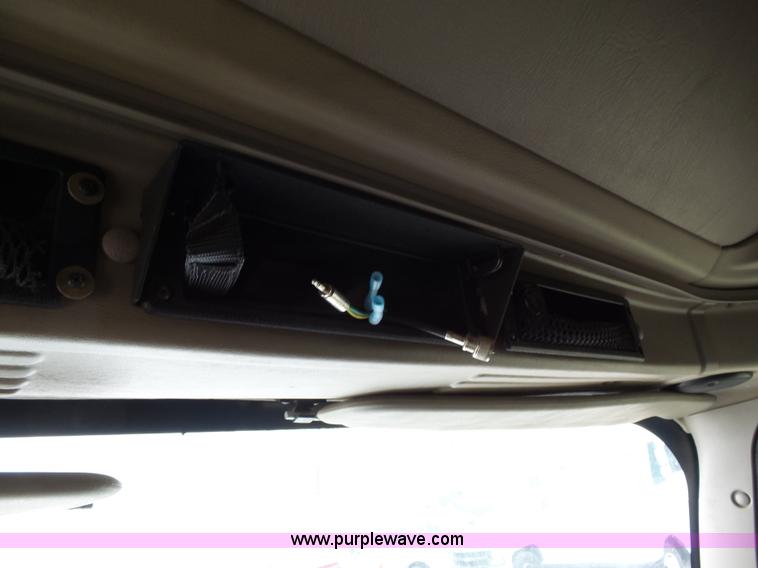 image for item L3663 2007 International 9400i semi truck