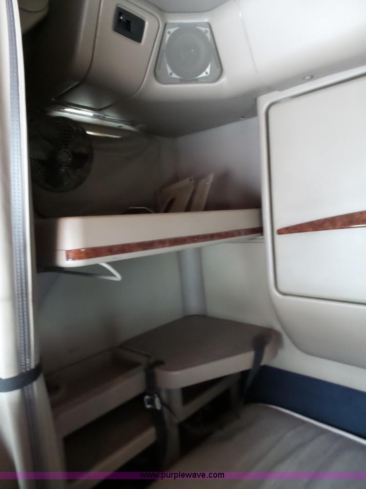 image for item L3663 2007 International 9400i semi truck