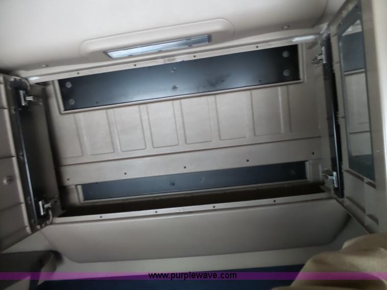 image for item L3663 2007 International 9400i semi truck