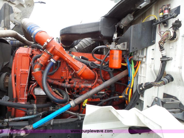 image for item L3663 2007 International 9400i semi truck