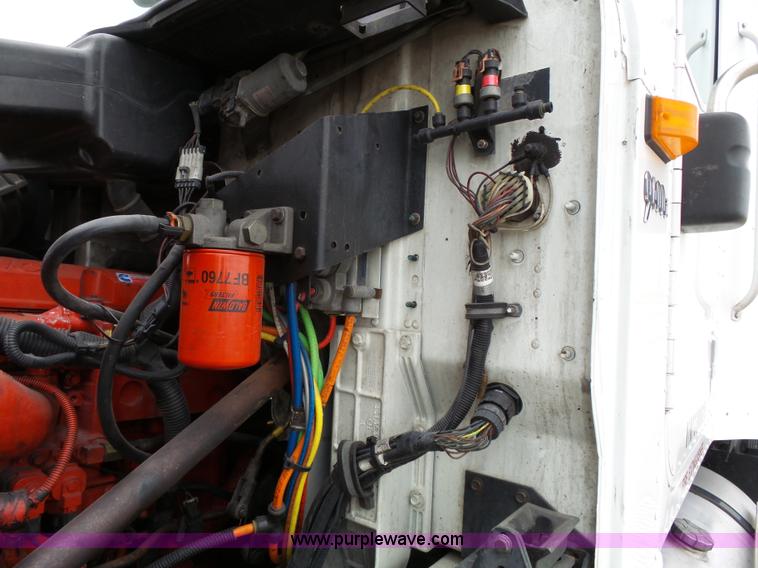 image for item L3663 2007 International 9400i semi truck