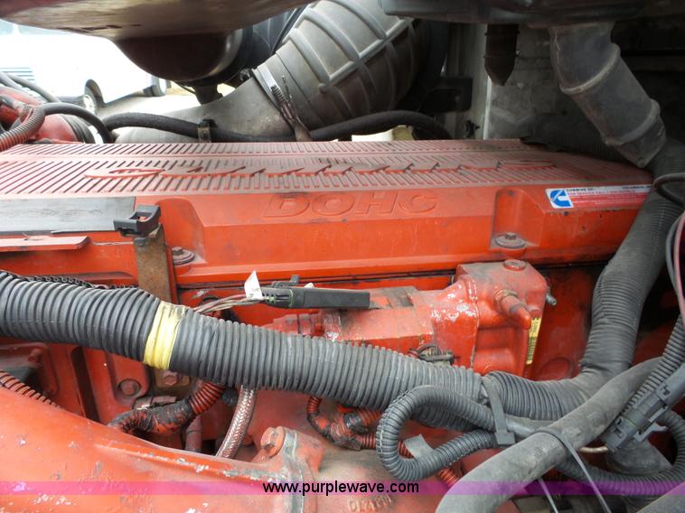 image for item L3663 2007 International 9400i semi truck