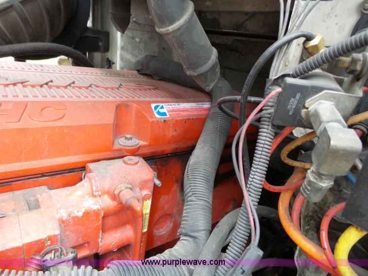 image for item L3663 2007 International 9400i semi truck