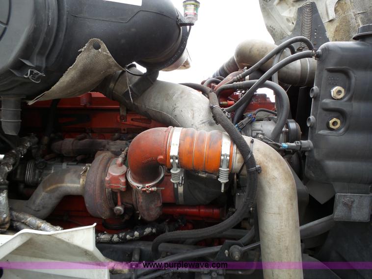 image for item L3663 2007 International 9400i semi truck