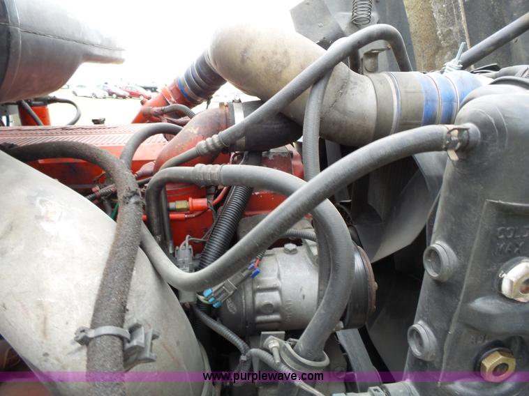 image for item L3663 2007 International 9400i semi truck