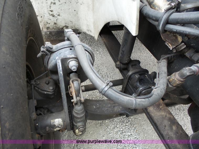 image for item L3663 2007 International 9400i semi truck