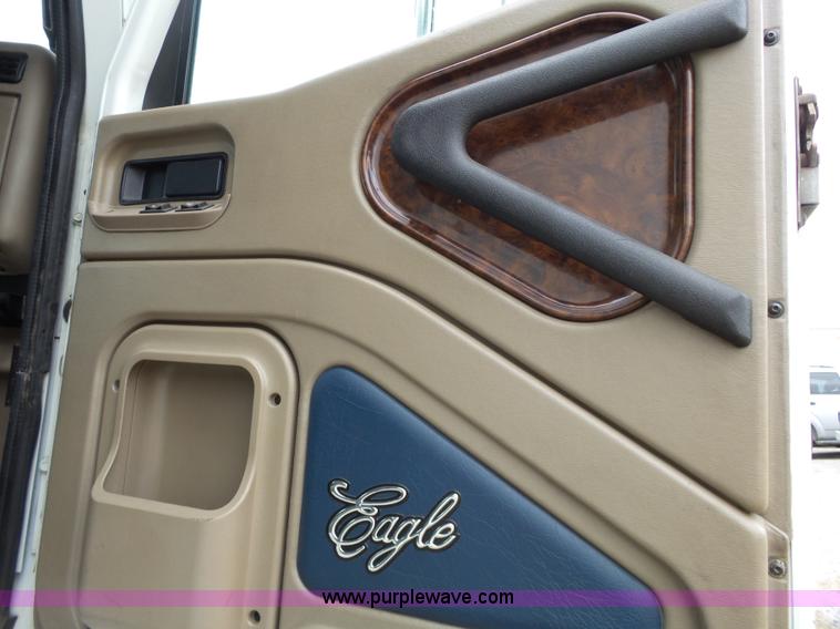 image for item L3663 2007 International 9400i semi truck