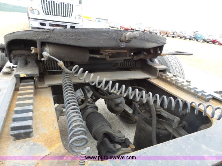 image for item L3663 2007 International 9400i semi truck