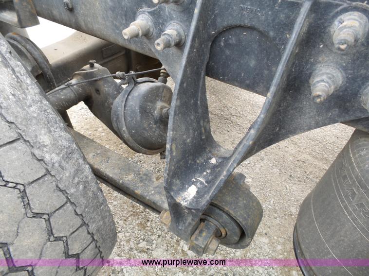 image for item L3663 2007 International 9400i semi truck