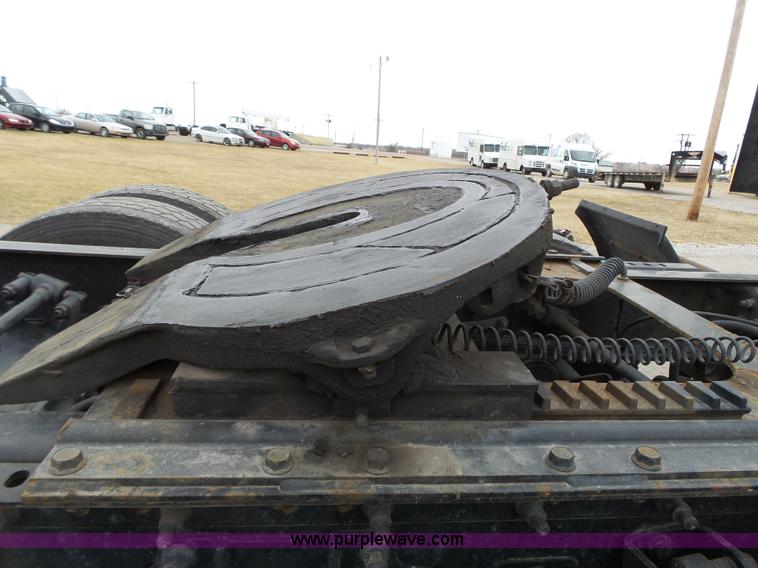 image for item L3663 2007 International 9400i semi truck