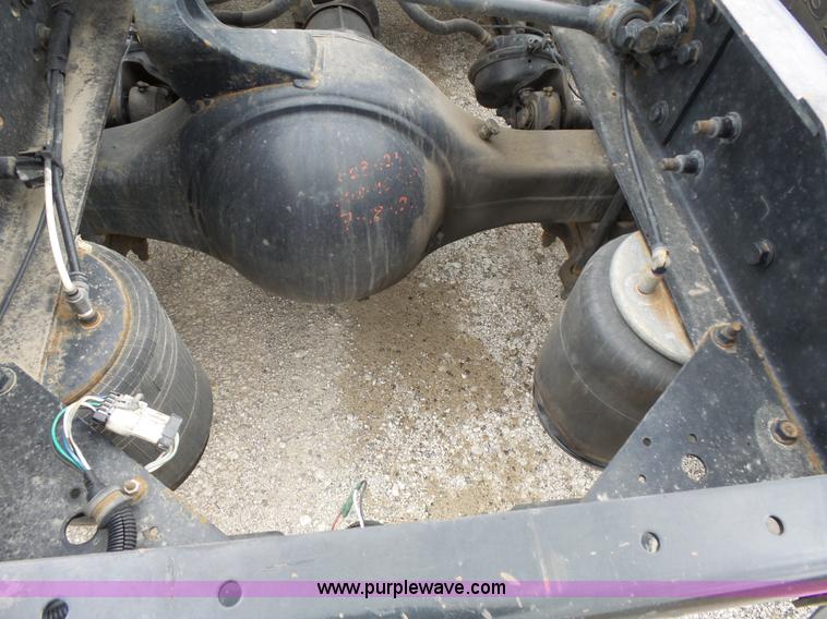 image for item L3663 2007 International 9400i semi truck