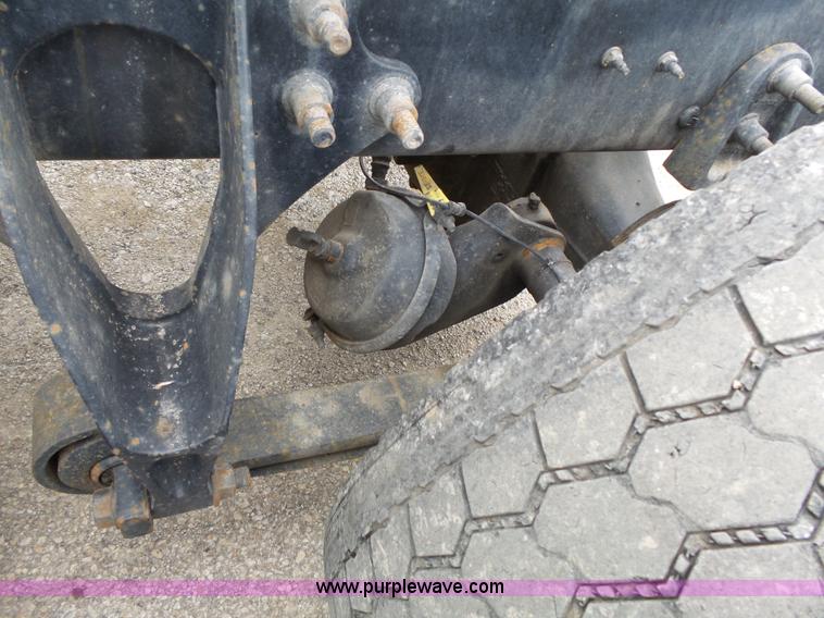 image for item L3663 2007 International 9400i semi truck