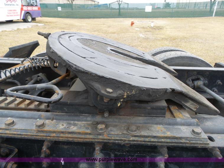 image for item L3663 2007 International 9400i semi truck