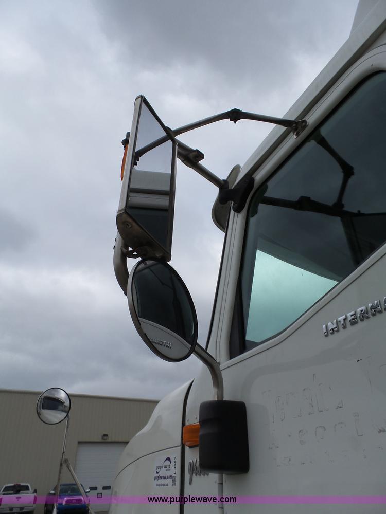 image for item L3663 2007 International 9400i semi truck