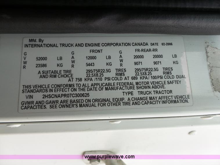 image for item L3663 2007 International 9400i semi truck