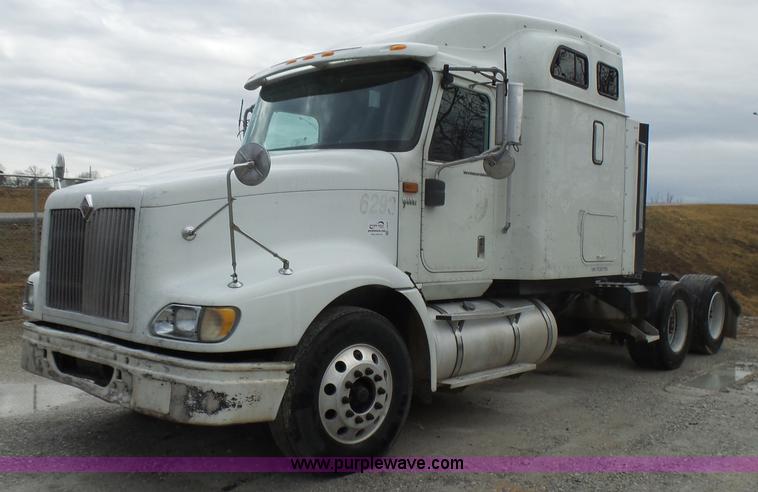 image for item L5416 2007 International 9400i semi truck