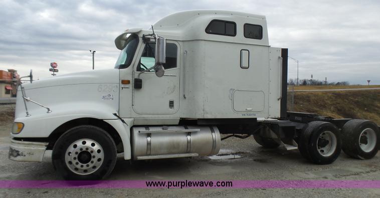 image for item L5416 2007 International 9400i semi truck