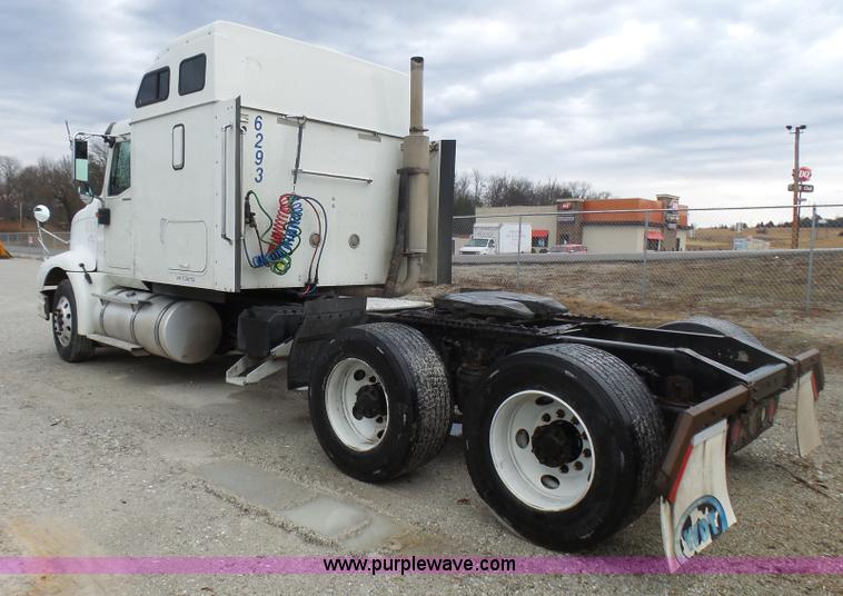 image for item L5416 2007 International 9400i semi truck