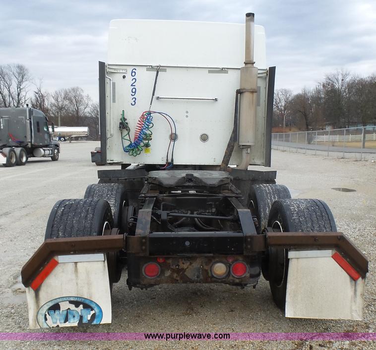 image for item L5416 2007 International 9400i semi truck