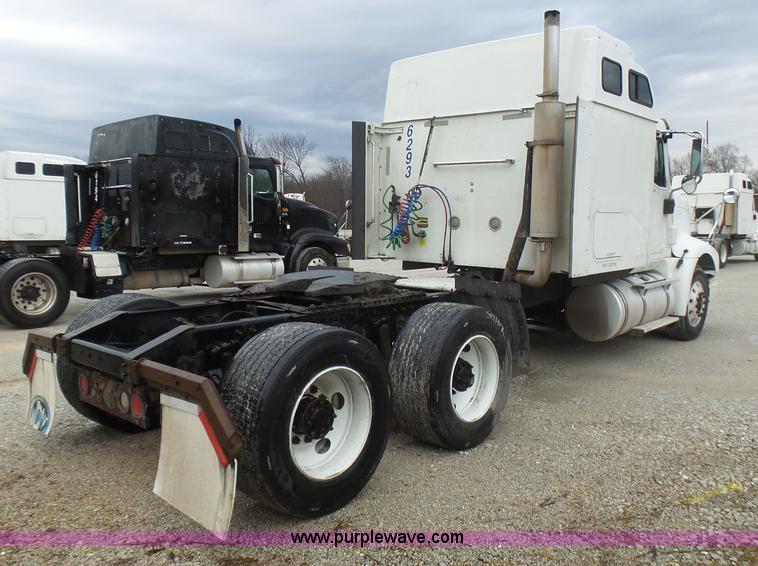 image for item L5416 2007 International 9400i semi truck