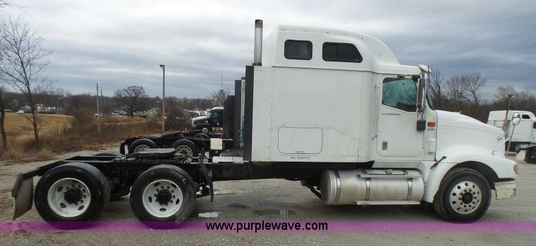 image for item L5416 2007 International 9400i semi truck