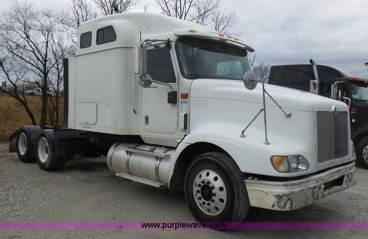 image for item L5416 2007 International 9400i semi truck