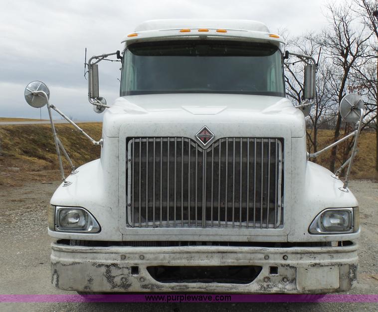 image for item L5416 2007 International 9400i semi truck