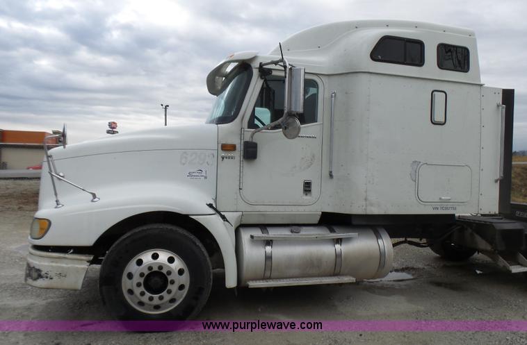 image for item L5416 2007 International 9400i semi truck