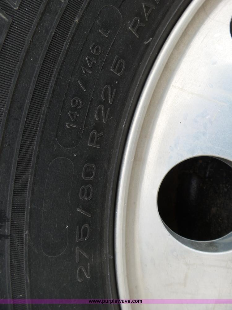 image for item L5416 2007 International 9400i semi truck