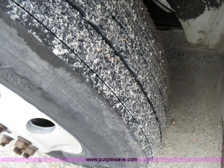 image for item L5416 2007 International 9400i semi truck