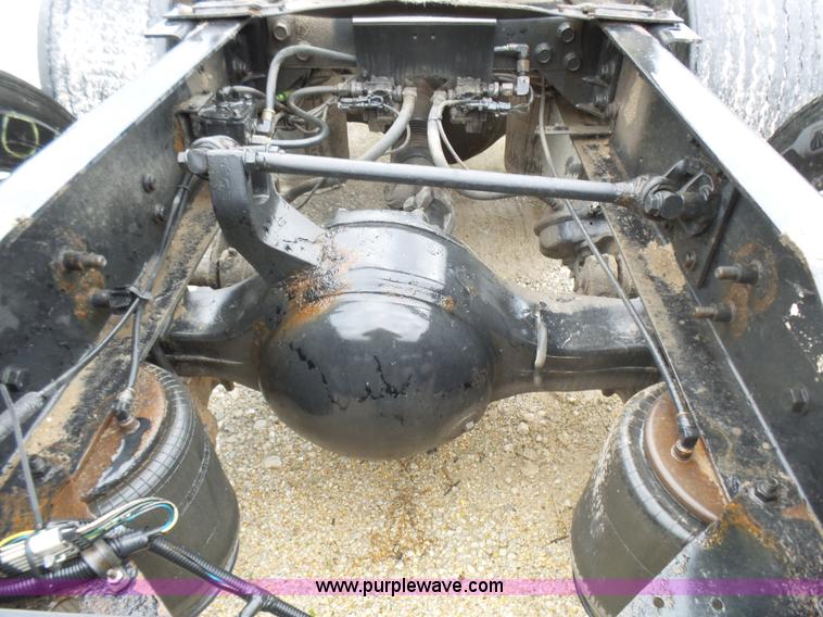 image for item L5416 2007 International 9400i semi truck